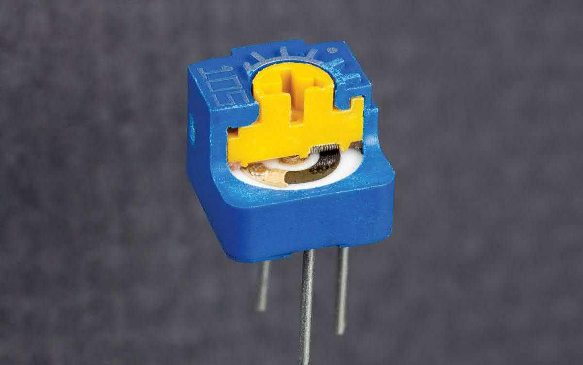 Dieser aufgeschnittene Trimmer zeigt die interne Metallfeder, die den Widerstand zwischen den Kontakten reguliert.