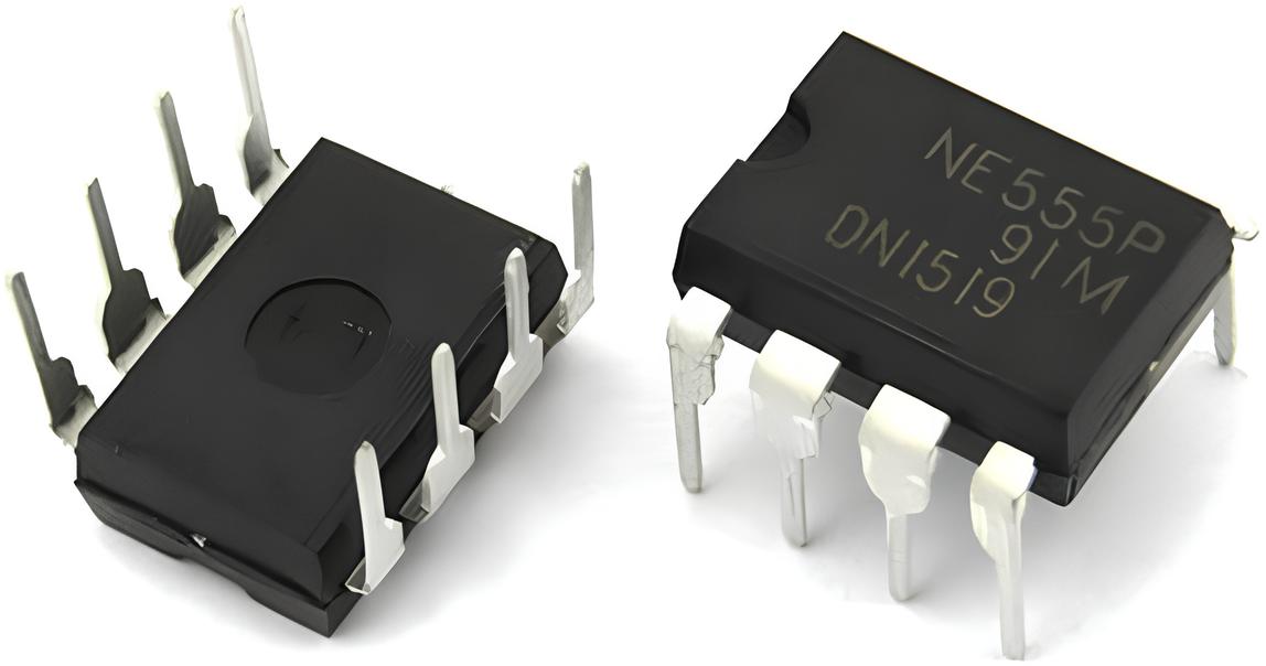 Der NE555P Timer.